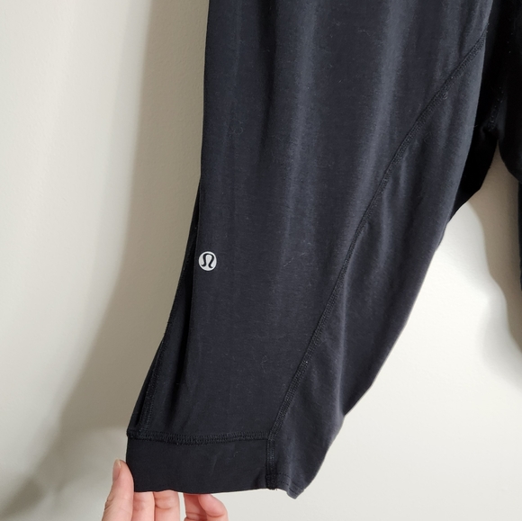 Lululemon Black "Free Mind" Low Rise Wide Leg Crop Athletic Pants Size 8 - Picture 11 of 14